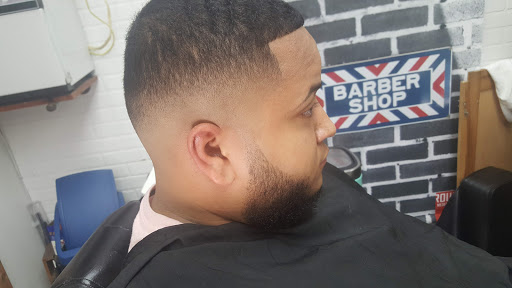 Barber Shop «Rigoberto Barber Shop», reviews and photos, 1077 Cypress Ave, Ridgewood, NY 11385, USA