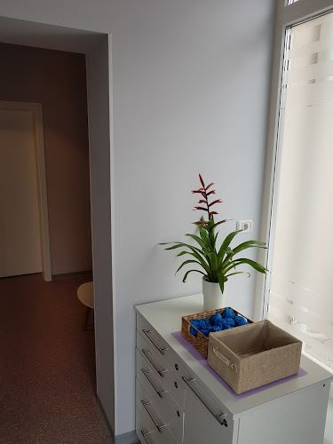 Shine On Dentistry - Clinica dentara - Dentist