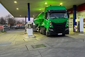 Q1 Tankstelle image