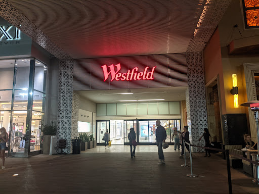 Shopping Mall «Westfield Topanga», reviews and photos, 6600 Topanga Canyon Blvd, Canoga Park, CA 91303, USA