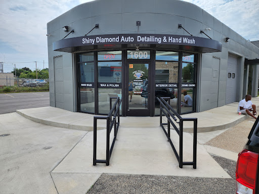 Shiny Diamond Auto Detailing & Hand Wash en Grand Rapids