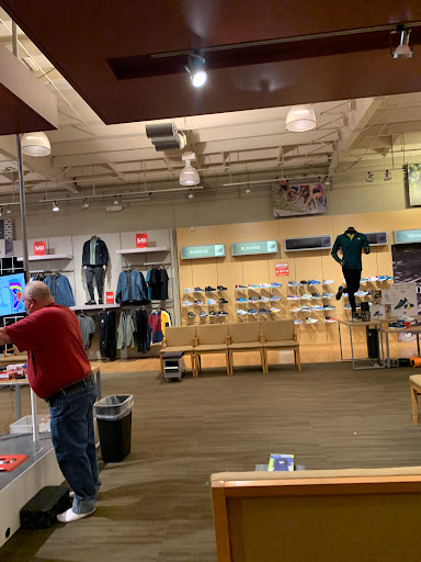 Shoe Store «New Balance», reviews and photos, 270 S Arroyo Pkwy, Pasadena, CA 91105, USA