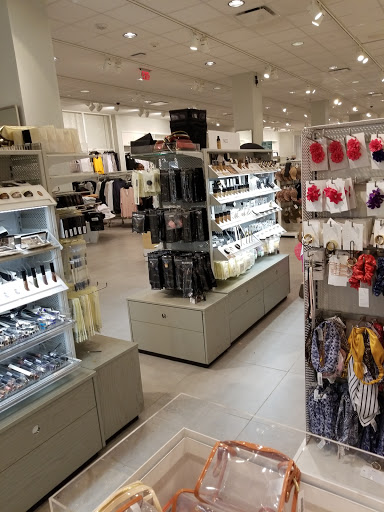 Shopping Mall «North Riverside Park Mall», reviews and photos, 7501 W Cermak Rd, N Riverside, IL 60546, USA