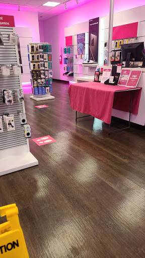 Cell Phone Store «T-Mobile», reviews and photos, 2705 NE 238th Dr f, Wood Village, OR 97060, USA
