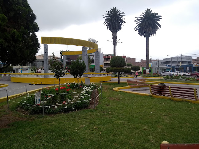 Plaza de Armas de Camaná - Tienda de pinturas