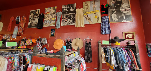Used Clothing Store «Red Light Clothing Exchange», reviews and photos, 3590 SE Hawthorne Blvd, Portland, OR 97214, USA