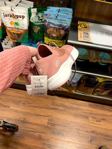 Outdoor Sports Store «Sierra Trading Post», reviews and photos, 215 N Maple Rd Unit 1F, Ann Arbor, MI 48103, USA