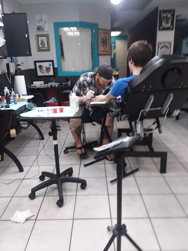 Tattoo Shop «Island Tattoo & Piercings», reviews and photos, 6600 Manatee Ave W, Bradenton, FL 34209, USA