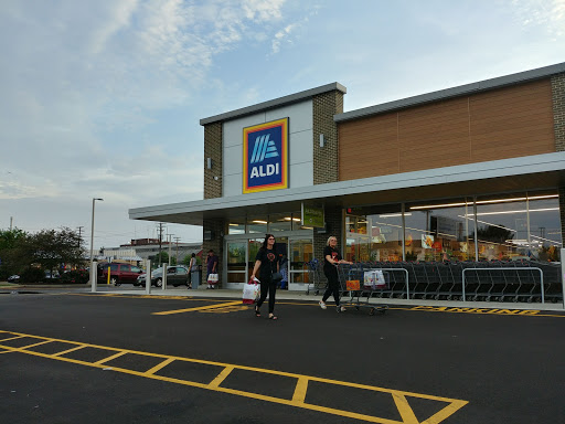 ALDI, 1600 W 117th St, Lakewood, OH 44107, USA, 