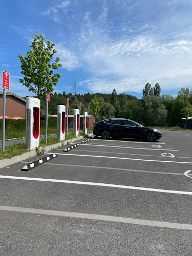 Borne de recharge de véhicules électriques Tesla Supercharger Boulazac Isle Manoire