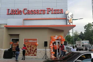 Little Caesars pizza image