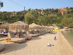 Photo de Spartochori Beach protégé par des falaises
