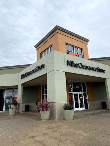 Sporting Goods Store «Nike Clearance Store», reviews and photos, 1275 Marina Blvd, San Leandro, CA 94577, USA