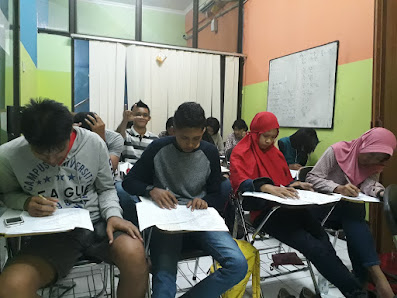 Ruang kelas - LCC Surabaya