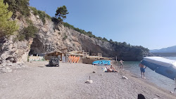 Velja Spila Beach'in fotoğrafı dağlarla çevrili