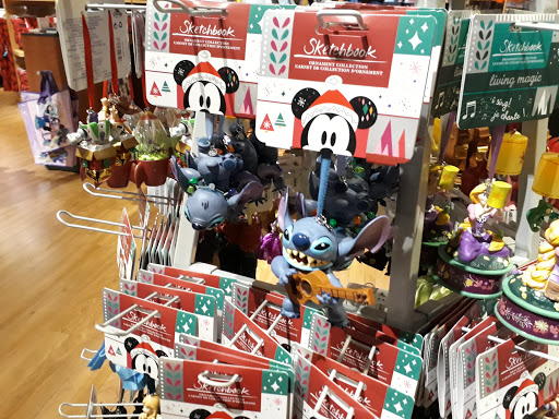 Toy Store «Disney Store», reviews and photos, 108 N State St, Chicago, IL 60602, USA