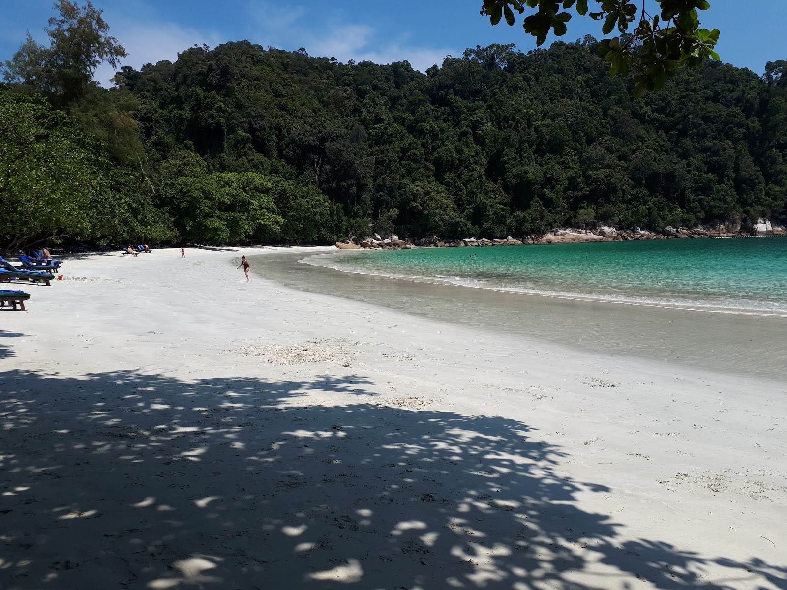 Foto van Emerald Bay Beach met helder zand oppervlakte