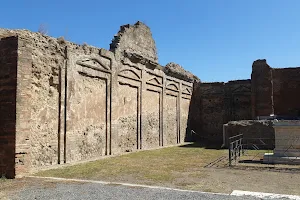 Tempio di Vespasiano image