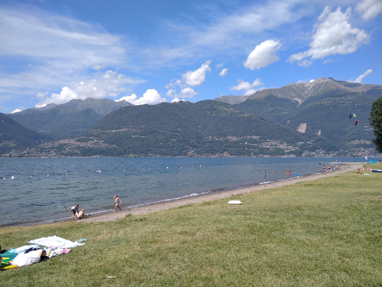 Foto von Spiaggia Ontano und die siedlung