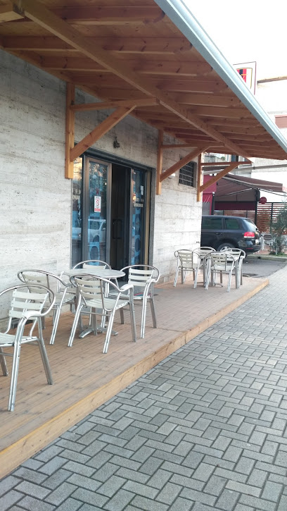 Bar Flamurtari - 8CFX+QJR, Rruga Hysen Kertusha, Durrës, Albania