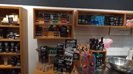 Cosmetics Store «Lush», reviews and photos, 10 Rosedale Shopping Center, Roseville, MN 55113, USA