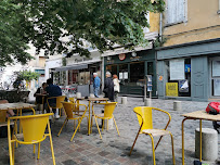 Atmosphère du Restaurant servant le petit-déjeuner Café de la Roquette à Arles - n°1