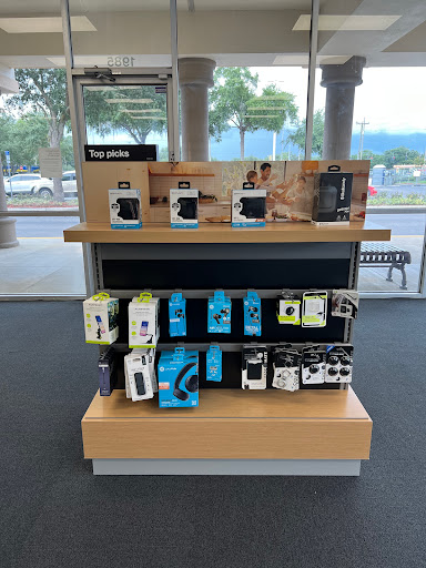 Cell Phone Store «GoWireless Verizon Authorized Retailer», reviews and photos, 1985 FL-60, Valrico, FL 33594, USA