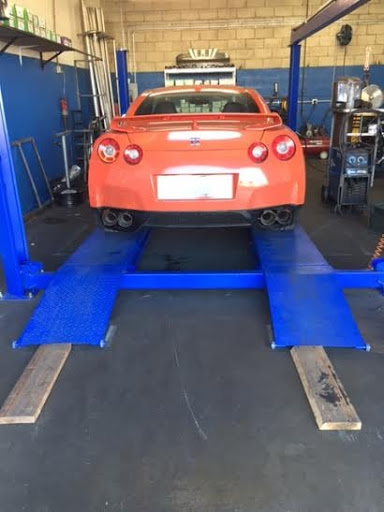 Muffler Technician image