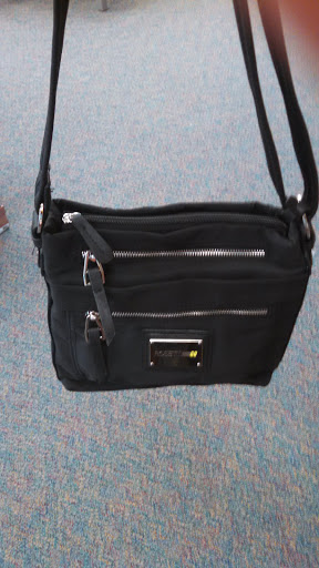 Shoe Carnival, 10201 University Ave, Clive, IA 50325, USA, 