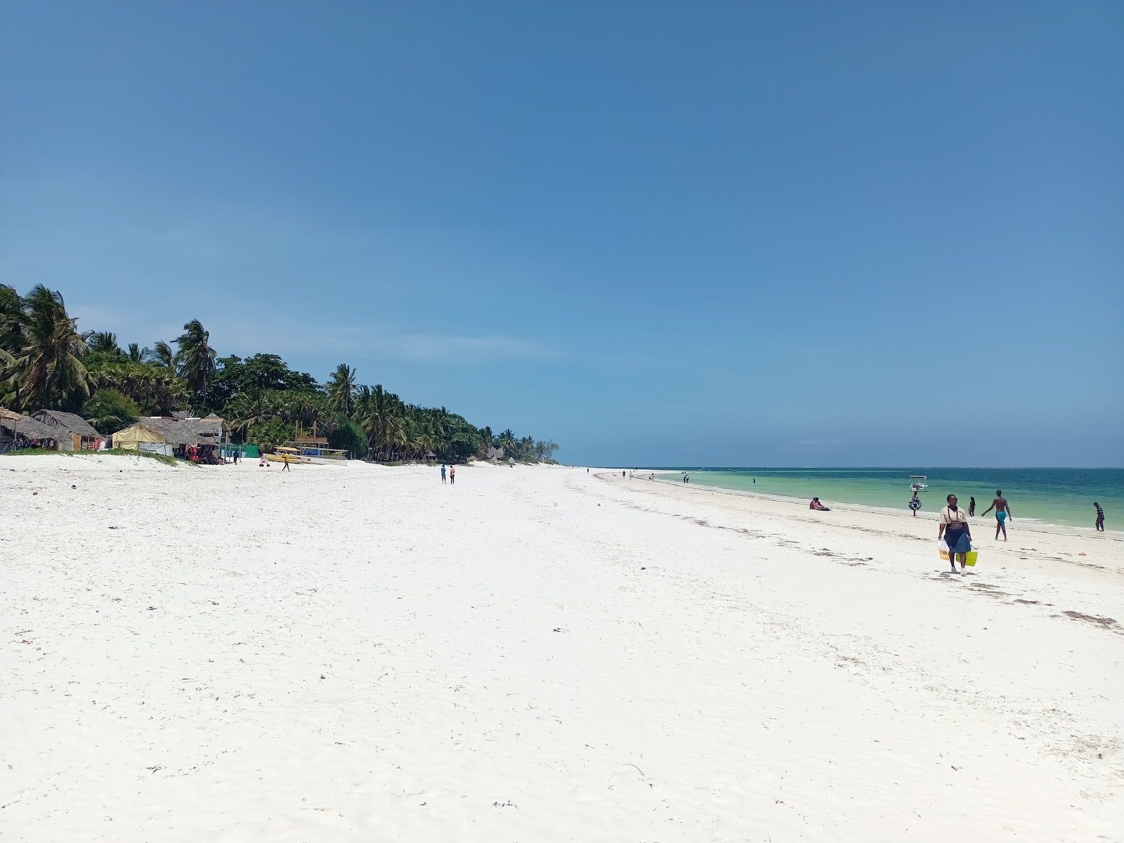Foto av Nyali Strand (Mombasa) med lång rak strand