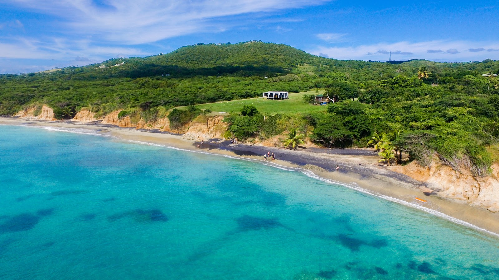 Black Sand beach'in fotoğrafı düz ve uzun ile birlikte