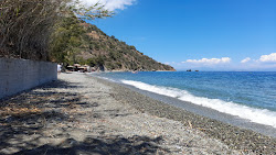 Kalo Livadi Beach'in fotoğrafı geniş bir kıyı şeridi ile birlikte