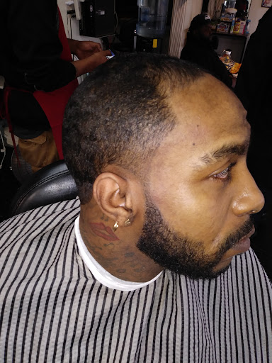 Barber Shop «Fade Away Barber & Beauty», reviews and photos, 8104 S Tacoma Way, Tacoma, WA 98499, USA