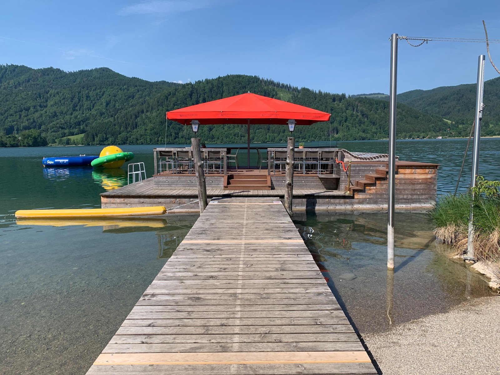 Photo de Strandbad Schliersee avec l'eau cristalline de surface