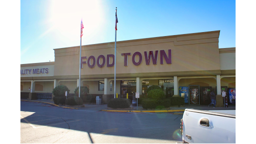 Food Town, 302 N Main St, Highlands, TX 77562, USA, 
