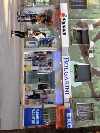 Photos of Xhamia K&euml;r&ccedil;isht