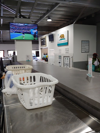 Laundromat «Love Laundry Howe/El Camino», reviews and photos, 2410 Howe Ave, Sacramento, CA 95825, USA