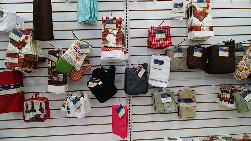 Dollar Store «Dollar Tree», reviews and photos, 174 Chase Ave, Waterbury, CT 06704, USA