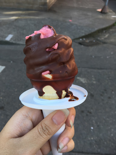 Ice Cream Shop «Wiz Bang Bar», reviews and photos, 126 SW 2nd Ave, Portland, OR 97204, USA