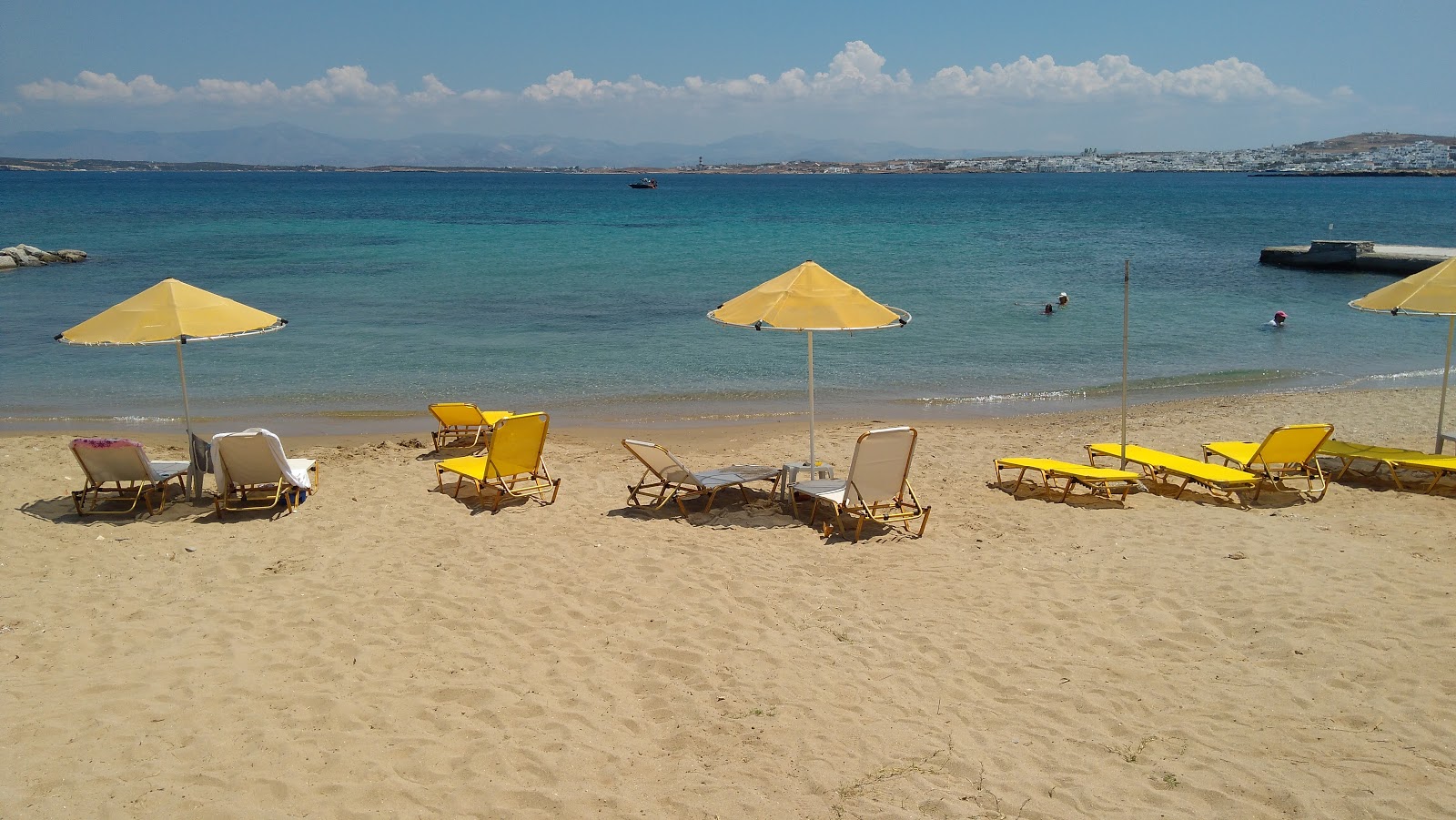 Porto Paros Plajı'in fotoğrafı küçük koylar ile birlikte