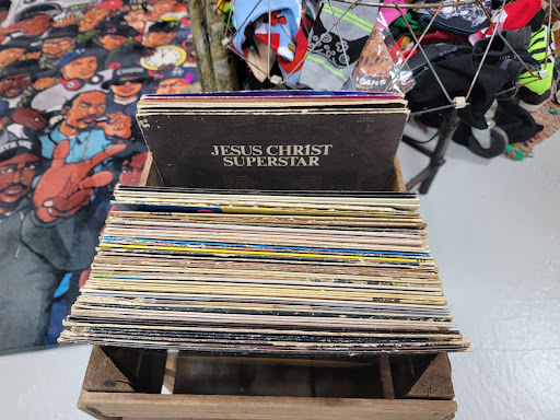 Thrift Store «OddBalls Nifty Thrift», reviews and photos, 530 NE 13th St, Fort Lauderdale, FL 33304, USA