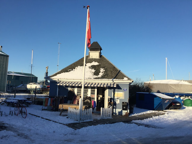 Urmilas Sy & Reparations Shop. Reparation af sejl og - Aalborg
