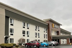 La Quinta Inn by Wyndham Indianapolis Airport Executive Dr image