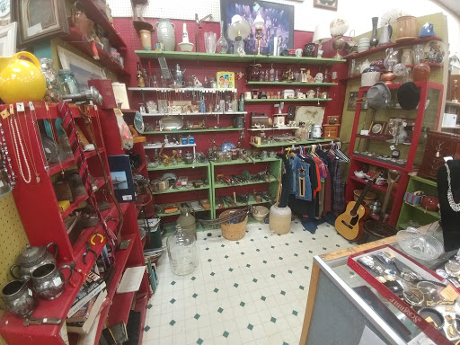 Doll store Salem