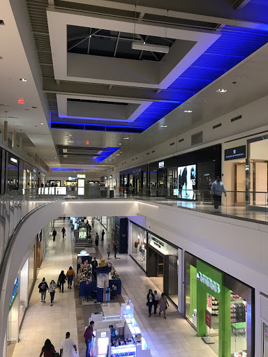 Clothing Store «Burberry Outlet», reviews and photos, 5220 Fashion Outlets Way, Rosemont, IL 60018, USA