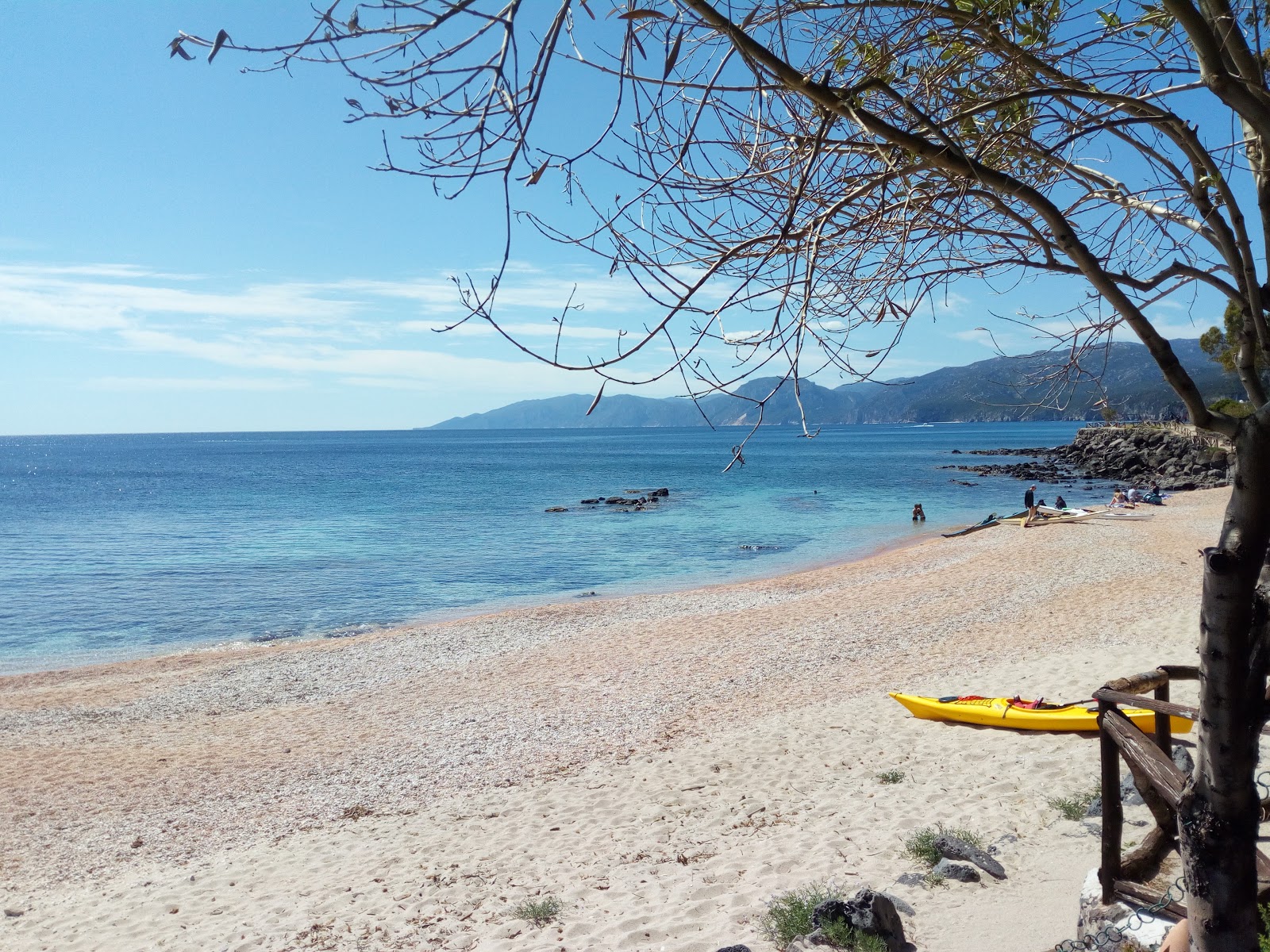 Foto av Cala Gonone II med beige sand och småsten yta