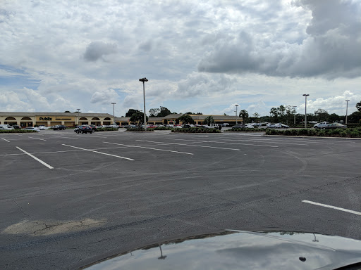 Shopping Mall «Lake Village Shopping MallKitchengaets», reviews and photos, 10601 US-441, Leesburg, FL 34788, USA