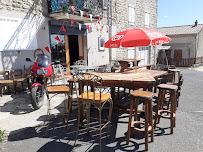 Atmosphère du Café Auberge des Acacias 2023 à Champagnat-le-Jeune - n°6