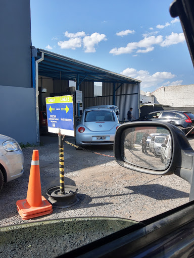 Vehicle inspectors in Buenos Aires