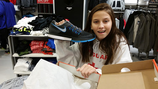 Clothing Store «Nike Factory Store», reviews and photos, 38500 Tanger Dr #101, North Branch, MN 55056, USA